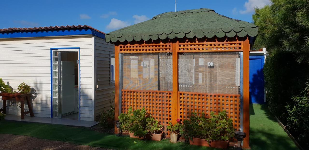 Finca Las Dunas Con Dos Chalets Con Jacuzzis En Primera Linea De Playa Uno De 4 Dormitorios Y Otro De 2 Dormitorios Rota Esterno foto