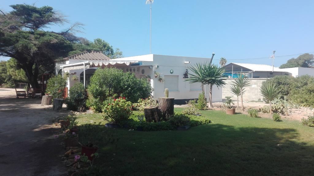 Finca Las Dunas Con Dos Chalets Con Jacuzzis En Primera Linea De Playa Uno De 4 Dormitorios Y Otro De 2 Dormitorios Rota Esterno foto